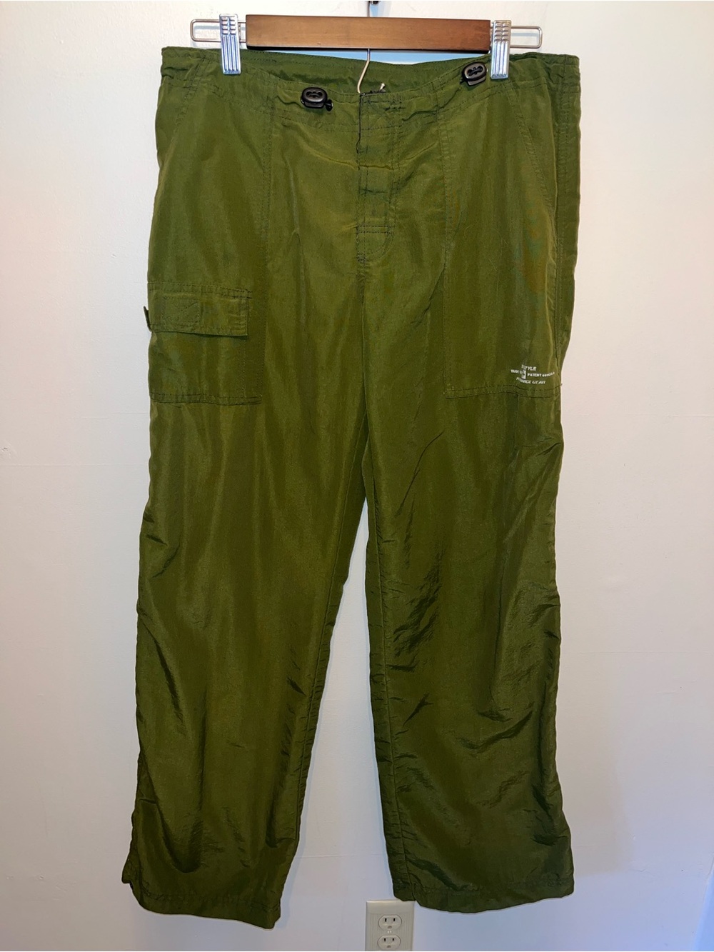 Surf Style Women’s VTG Olive Green Wide Leg Windbreaker Pants Size M EUC 90s